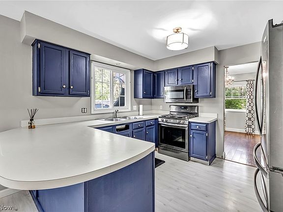 3rd image of 120 Roshon Dr
