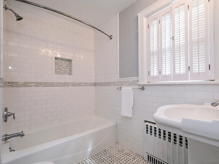 107 Lee Rd — Photo 16