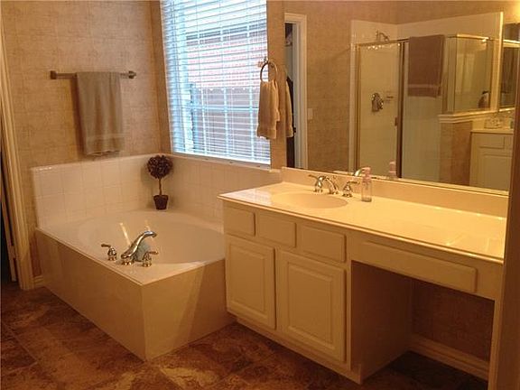 4th image of 1302 Clark Springs Dr