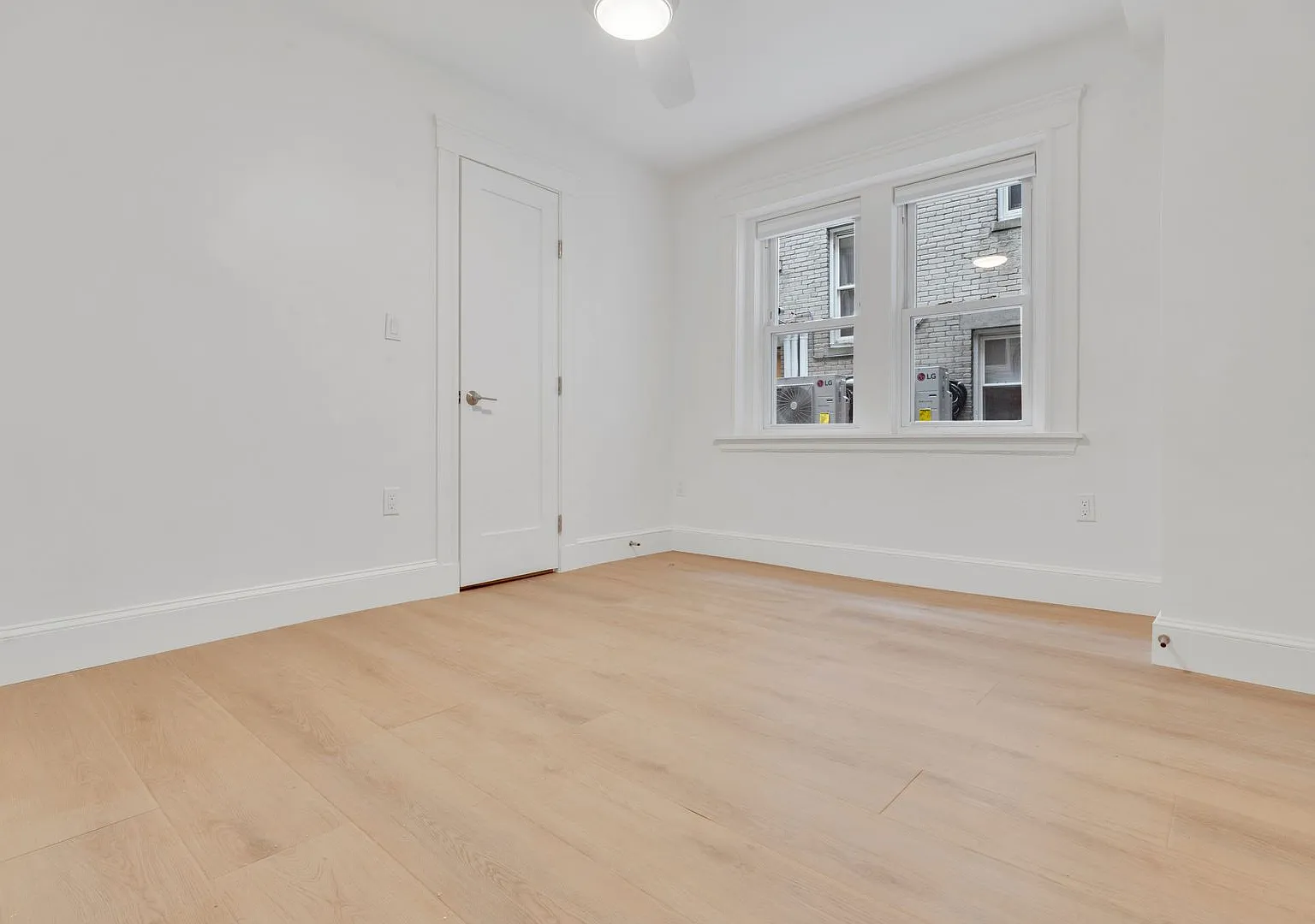 Charming 2 Bedroom — Photo 1