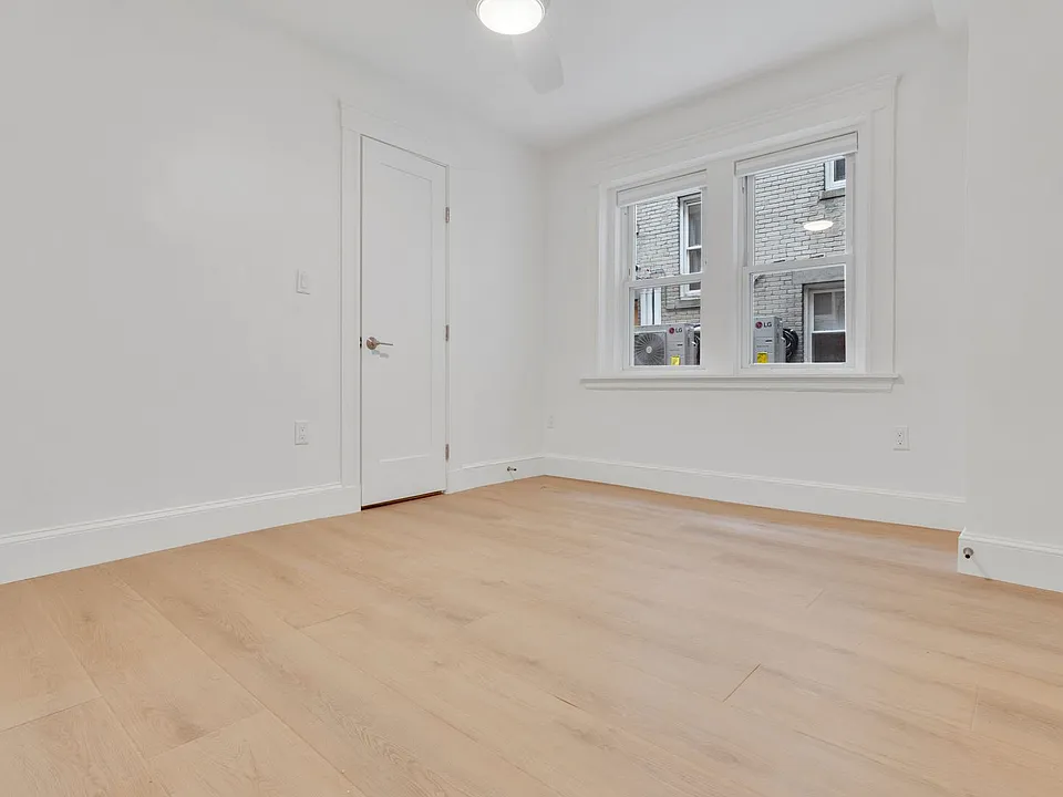 325 Summit Ave #102