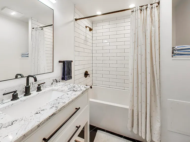 1758 W Pierce Ave — Photo 22