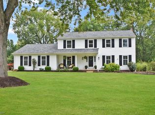 27 Hickory Ln, Hudson, OH 44236
