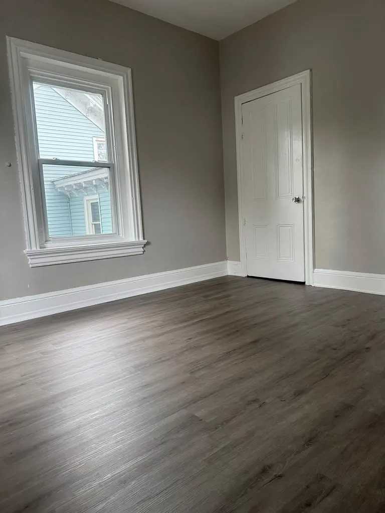 4 bed, $2,200 — Photo 2