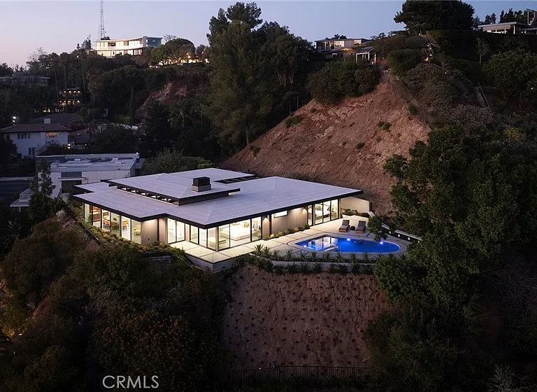 9015 Alto Cedro Dr — Photo 41