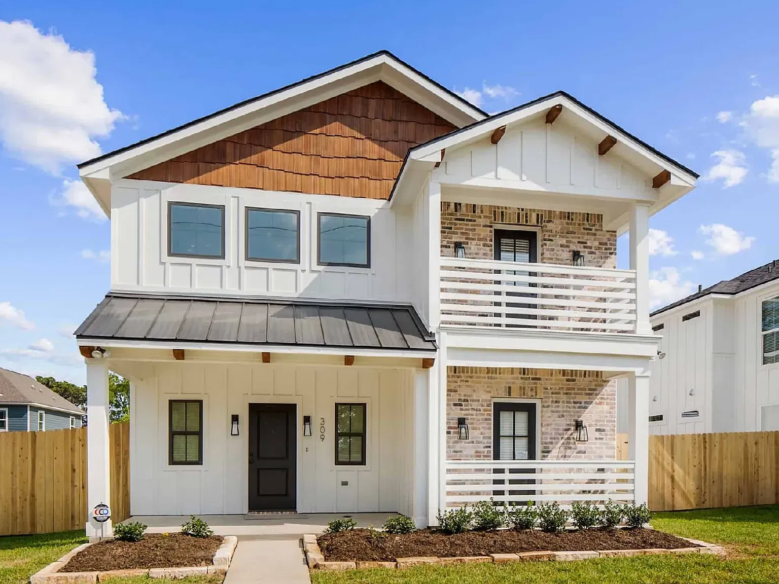 Upscale 4-Bedroom Student Home Near Texas A&M — Photo 1