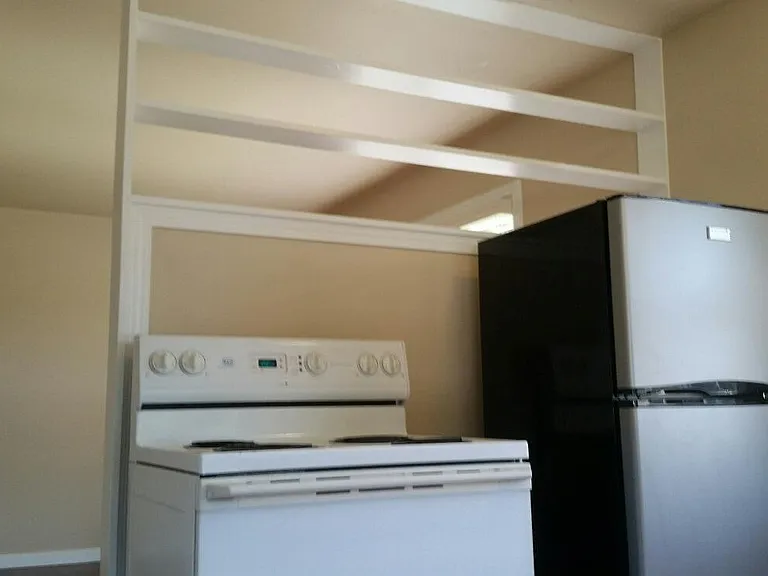 311 W 2nd St #4 — Photo 7