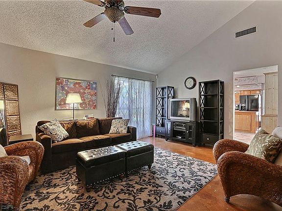 4th image of 1123 Southwestern Dr