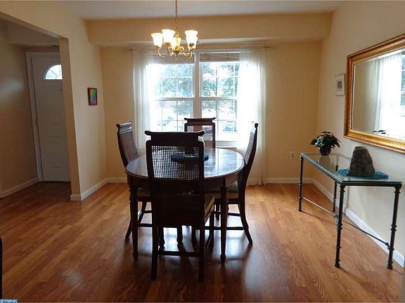 5th image of 2527 Essex St