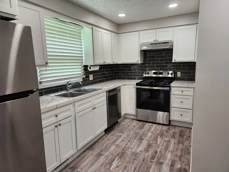 6165 Island Dr NW — Photo 2