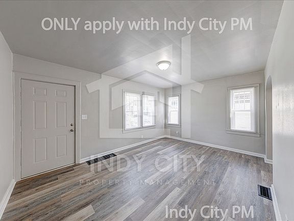 4th image of 1326 N Gladstone Ave