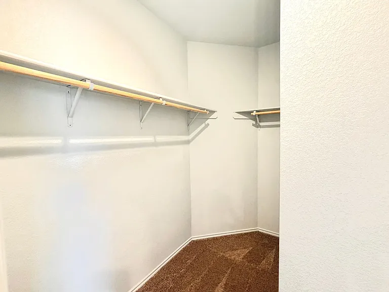 1227 Lexington Dr — Photo 9