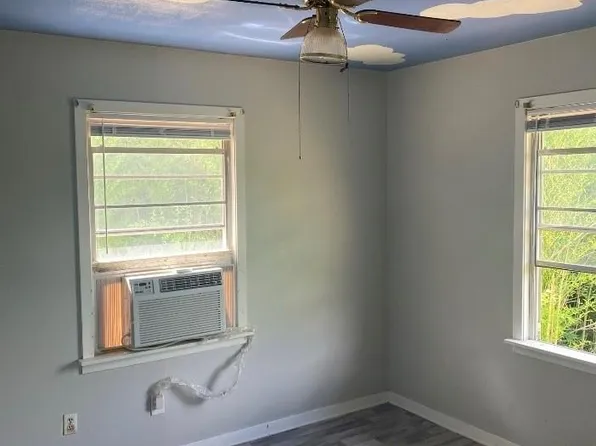 125 Wingate St, Woodville, TX 75979