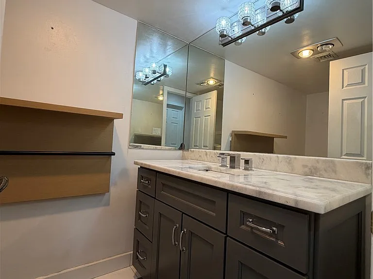 3194 Bel Air Dr — Photo 32