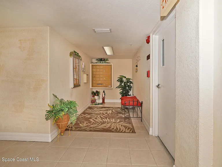 8922 Laguna Ln #201 — Photo 4