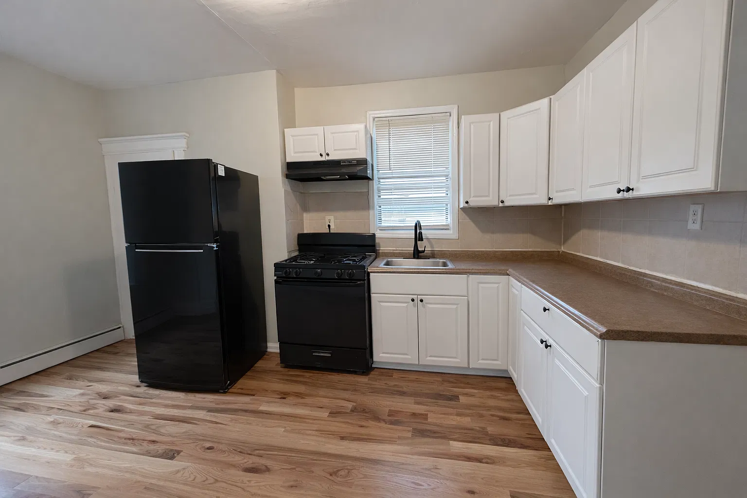 3 bed, 1200 sqft, $2,045 — Photo 1