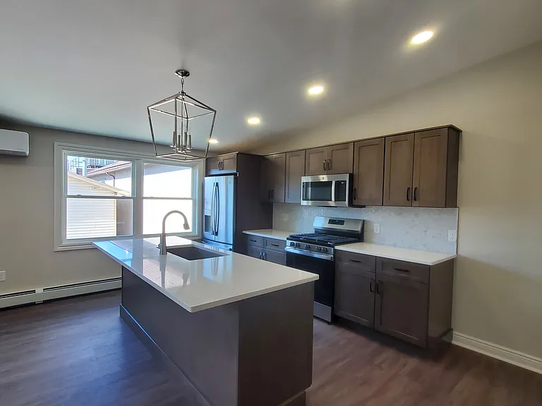 Genesee St — Photo 3