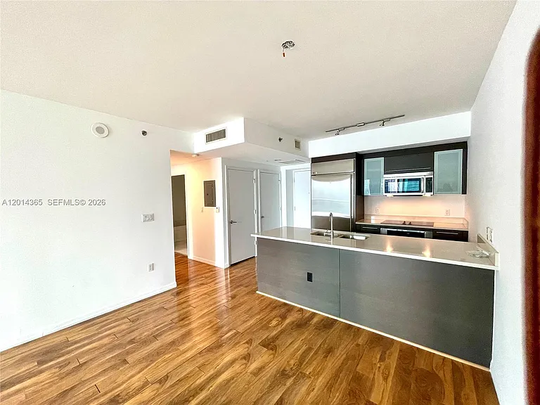 55 SE 6th St #2106 — Photo 8