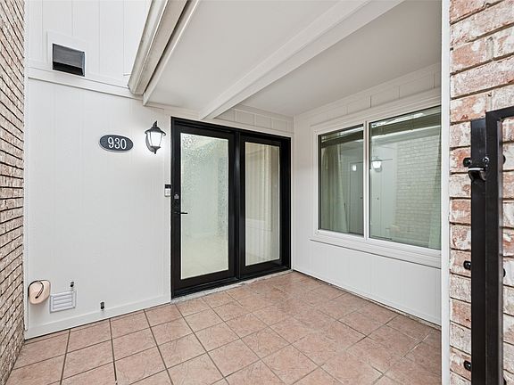 2nd image of 930 Shady Creek Ln