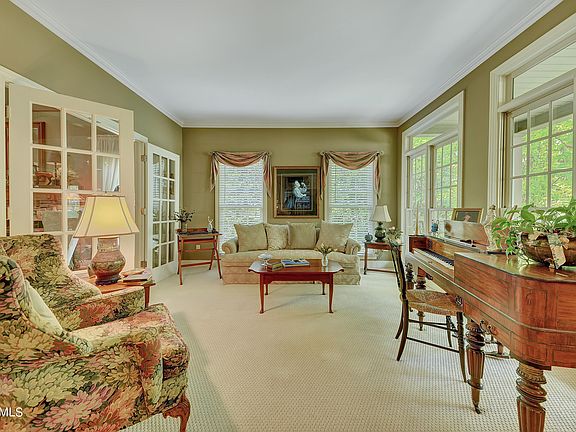 5th image of 831 Vista Oaks Ln