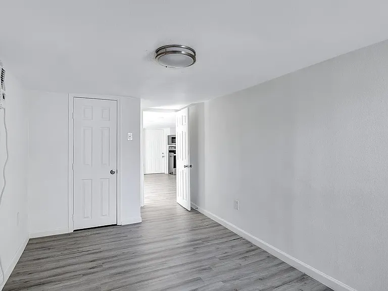 2735 Stuart Dr — Photo 34
