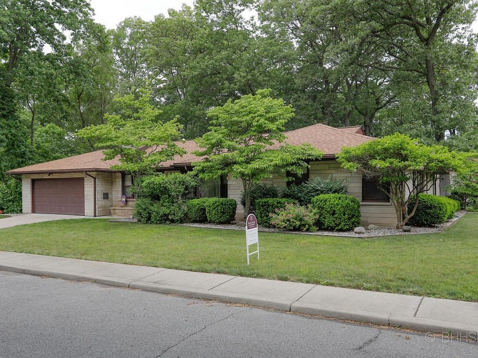 25 Crest Dr-101