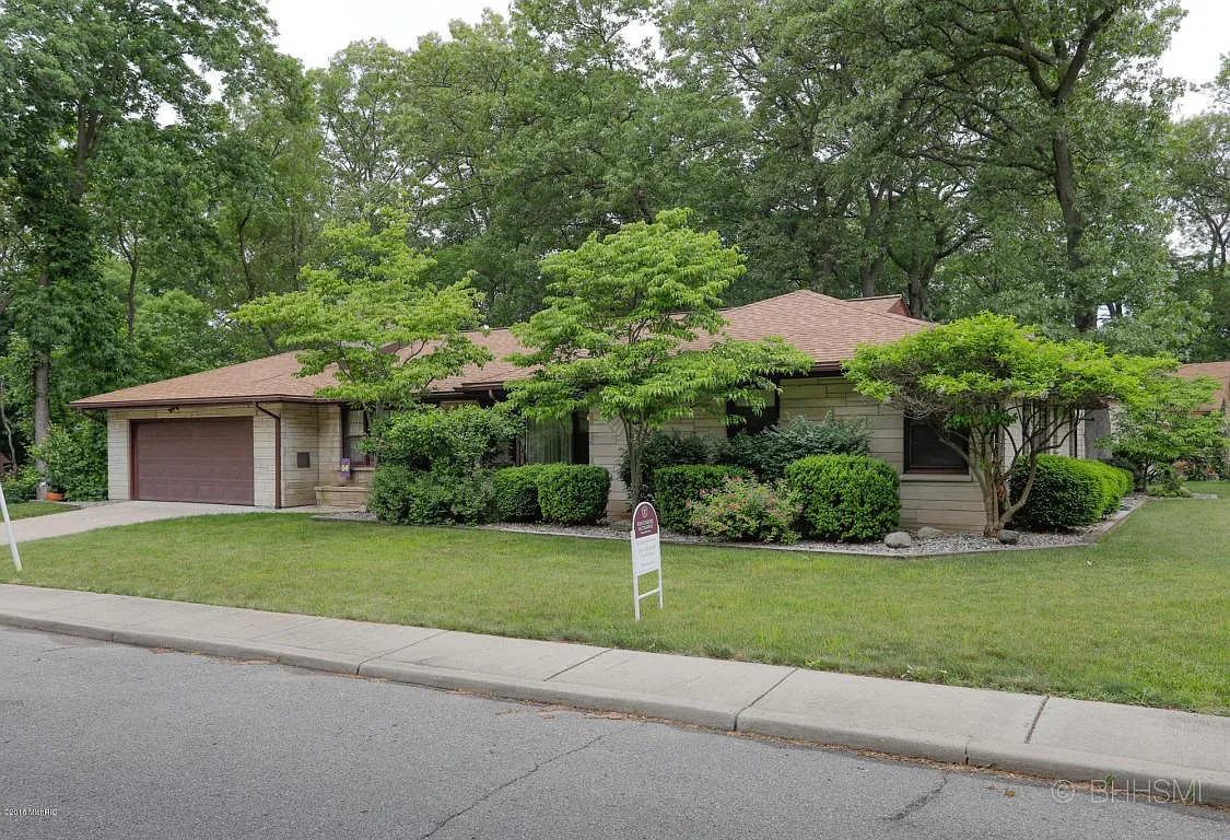 25 Crest Dr photo 1