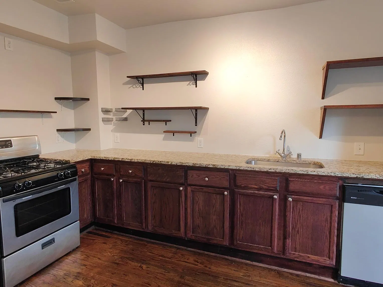 2 bed, 1100 sqft, $1,850 — Photo 3