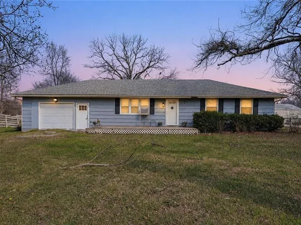529 N 5th St, Lacygne, KS 66040