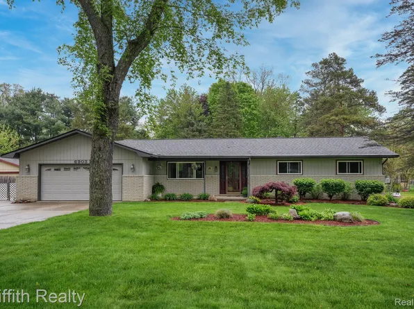 6903 Somerset Dr, Brighton, MI 48116