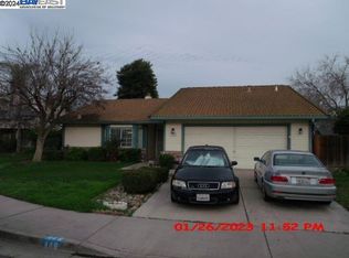 446 Oakwood Dr, Los Banos, CA 93635