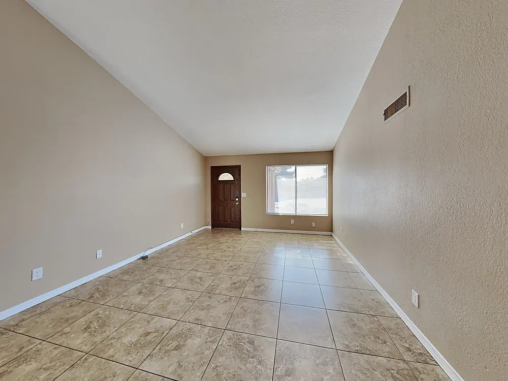 3 bed, 1425 sqft, $1,300 — Photo 1