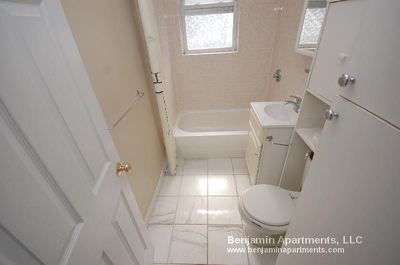 2nd image of 220 Hanover St #5IR
