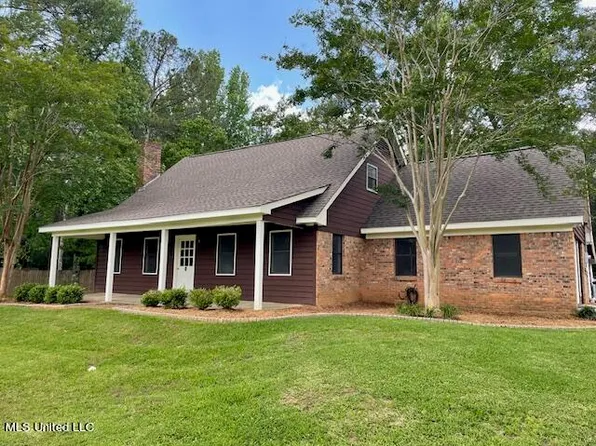 216 Westover Dr, Forest, MS 39074