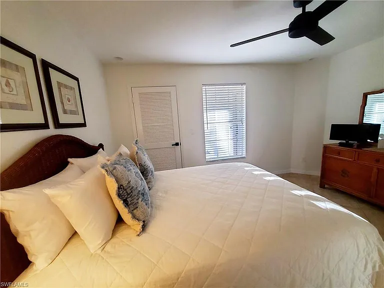 992 Marblehead Dr — Photo 16