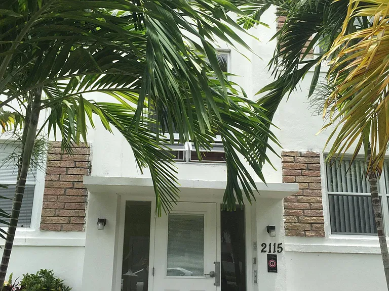 2115 SW 3rd Ave #10 — Photo 6