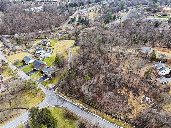 5th image of 916 Homestead Dr