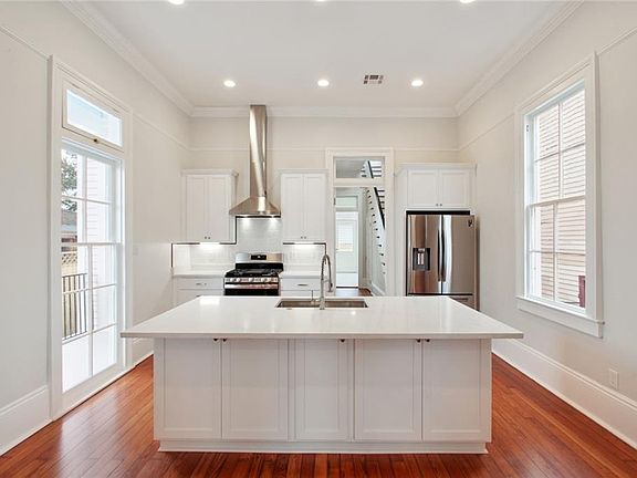 5th image of 2835 Milan St
