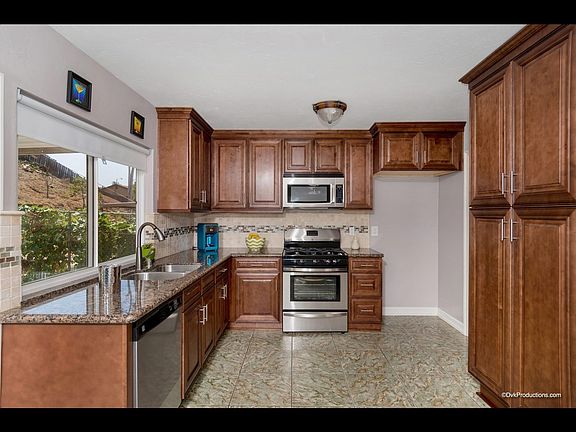 3rd image of 406 Garey Dr
