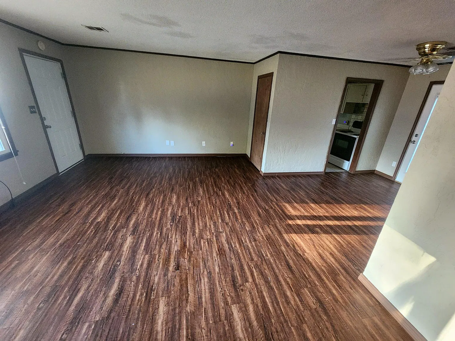 3 bed, 1030 sqft, $950 — Photo 4