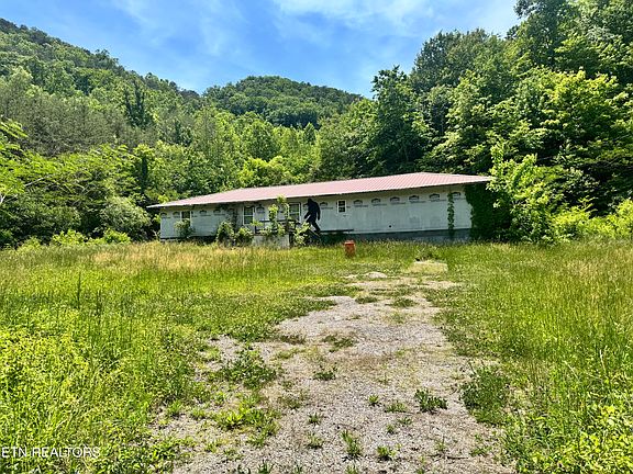 2nd image of 955 Rock Haven Rd