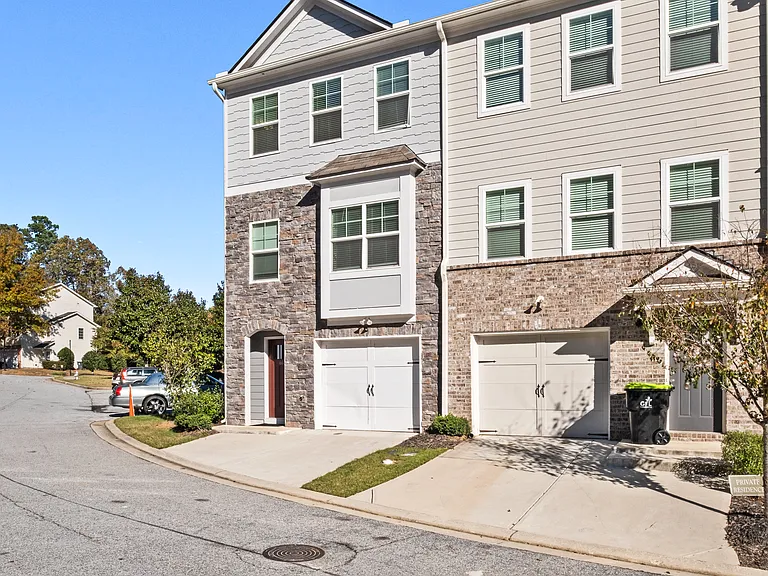 668 Providence Pl SW — Photo 1