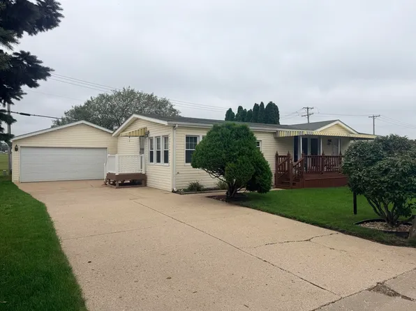 8616 Summerwood Dr, Roscoe, IL 61073