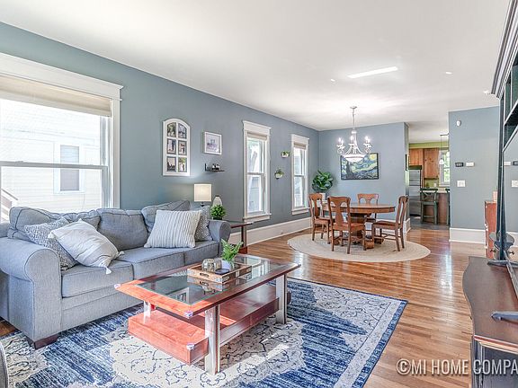 3rd image of 1341 College Ave NE