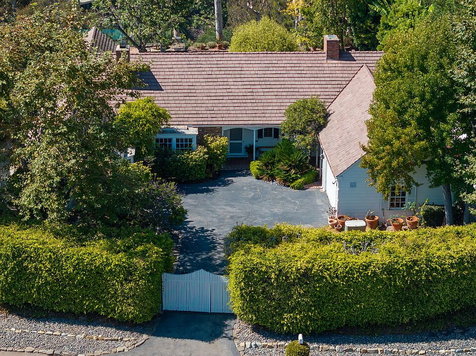 1st image of 765 Amalfi Dr