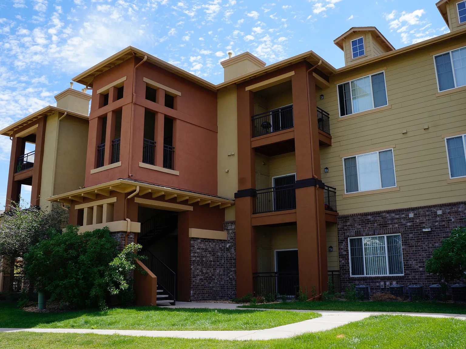 Stone Canyon Apartments — Photo 1
