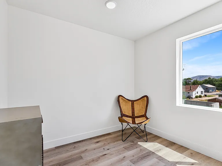 172 N 400 W — Photo 20
