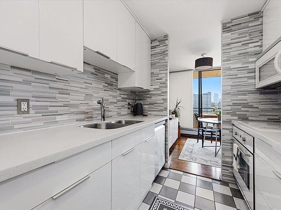 3rd image of 1816 Haro St #1503