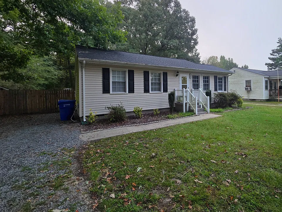 1235 Larry Anne Dr