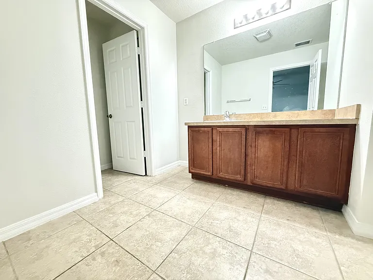 2525 Oleander Lakes Dr — Photo 12